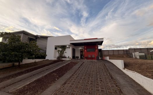 House for Sale in gated community – terrace and quality finishes.