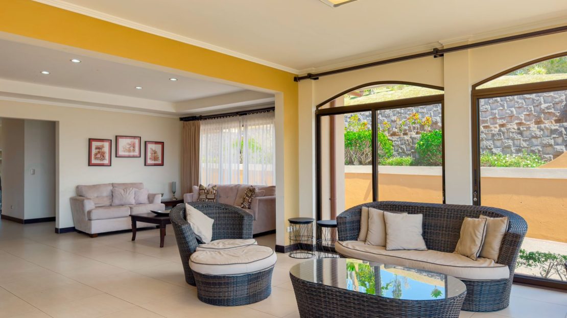 Welcome to Your Dream Home in the Green Mountains of Santa Bárbara de Heredia