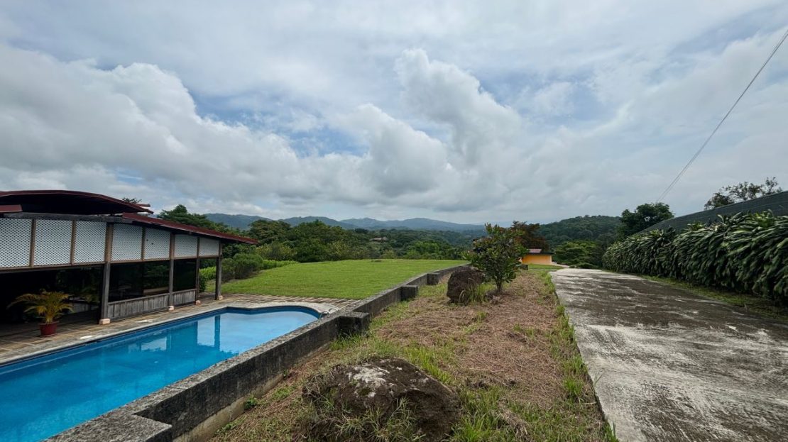 Large multi-unit property ideal for any type of project