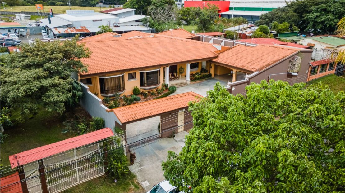 COMMERCIAL HOUSE FOR SALE IN ALAJUELA