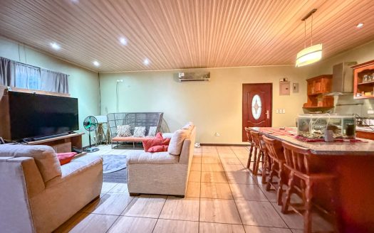 House for Sale in Orotina – Single Story, Large Garden & Solar Panels