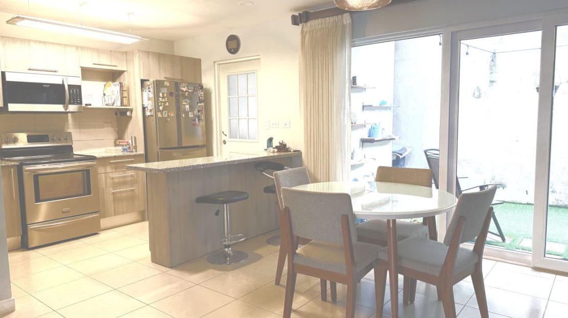 Se vende casa en Ciudad Colón (AVL)