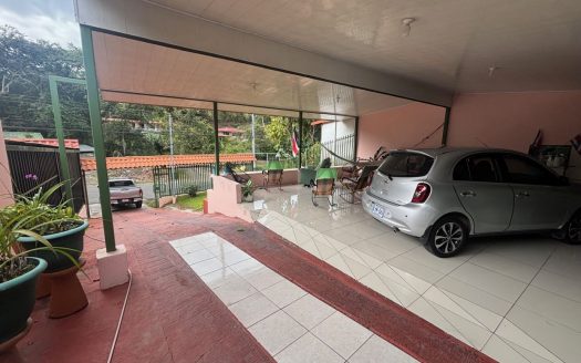 Affordable home 5 minutes from Atenas Center in tranquil neighborhood