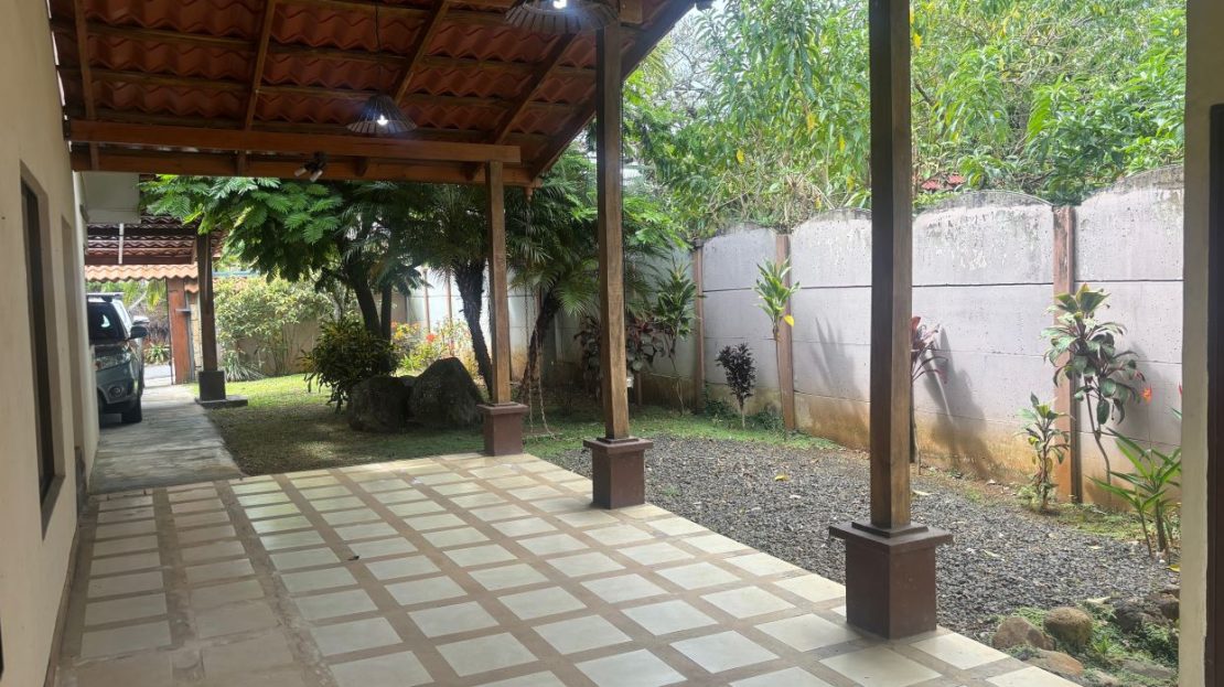 Cozy countryside home located 10 minutes from Atenas Center in a tranquil area