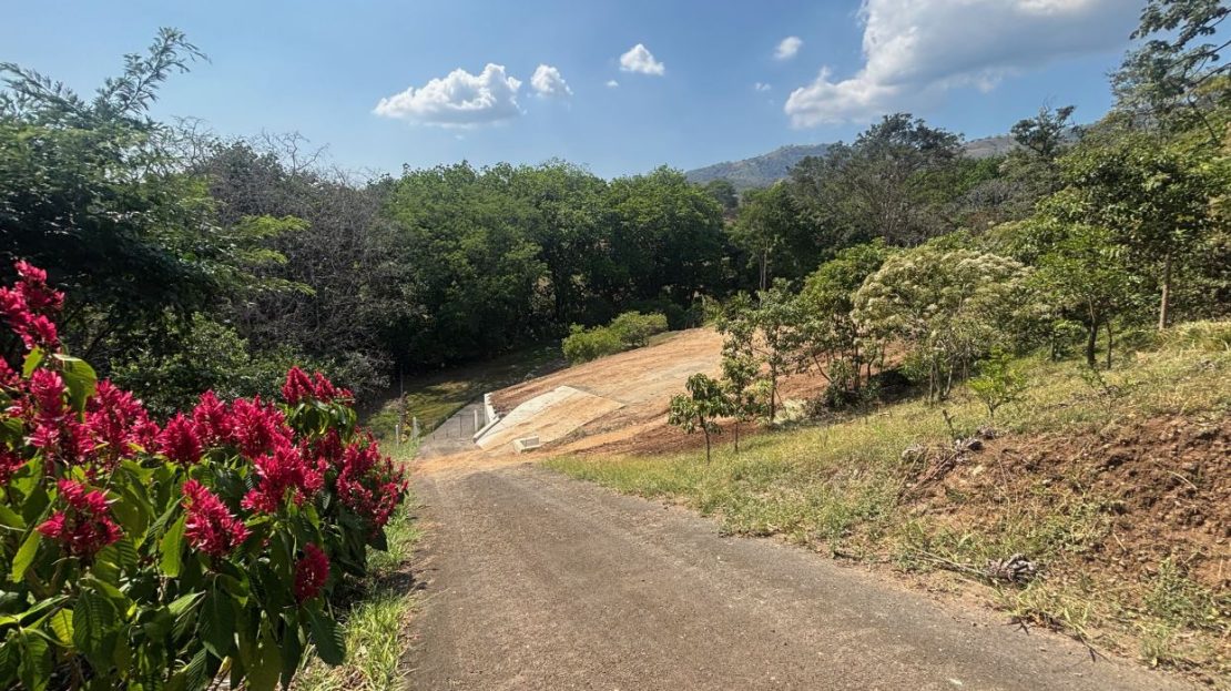 Spacious homes with nice finishes in the Atenas countryside