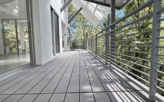 Nature Lovers Modern House in El Rodeo