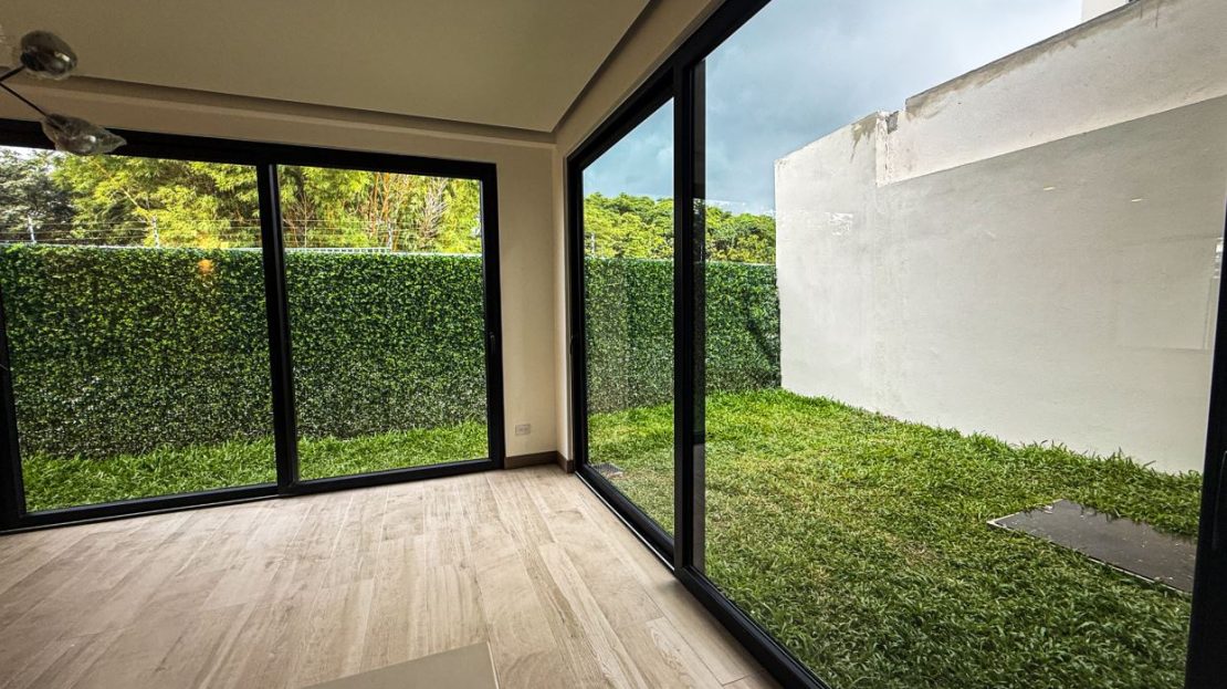 Brand-New House for Rent in Santa Ana – Move Into an Exclusive Gated Community