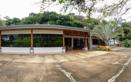 Property with 2 large apartments, large office area and pool 3 min. from Atenas Center