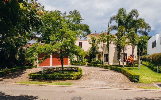 Exclusive Mediterranean residence in La Hacienda