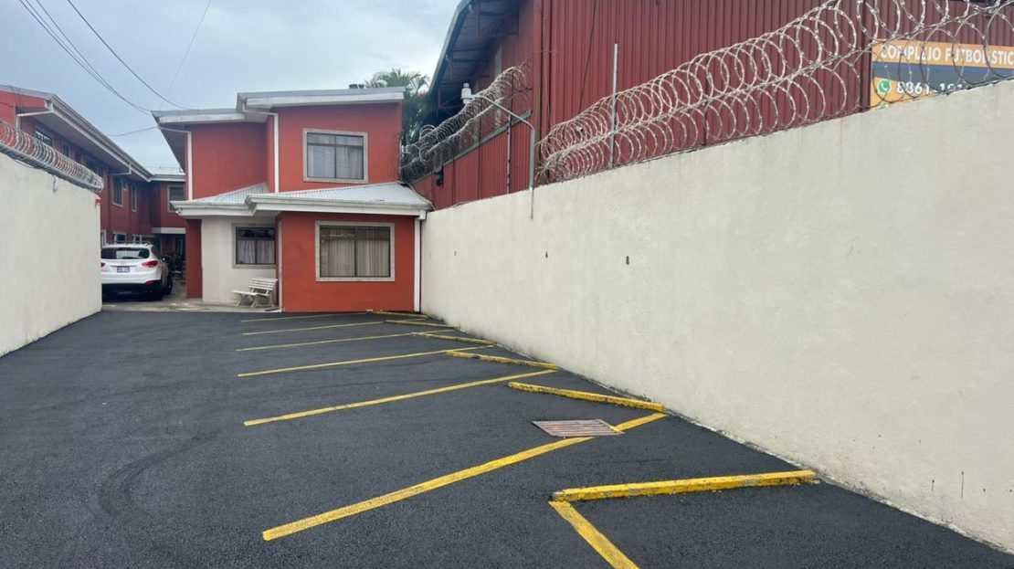 inversión: Edificio de 11 apartamentos en Cartago CR MM