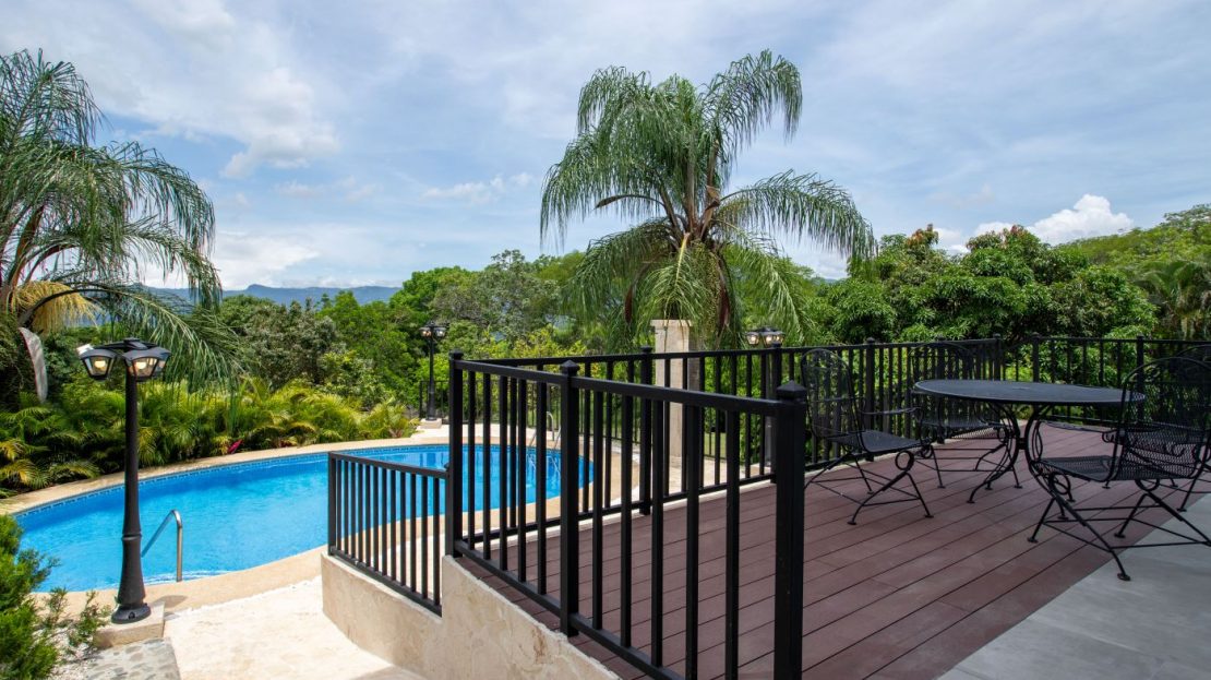 Large modern style home in an upscale Atenas countryside community