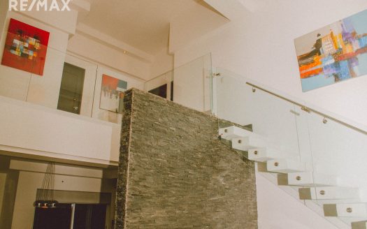 Venta de Hermosa Casa en el Centro de Orotina