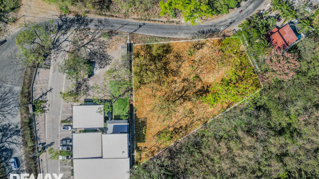 PELADA MAIN BEACH ROAD- COMMERCIAL & RESIDENTIAL Guanacaste | REMAX