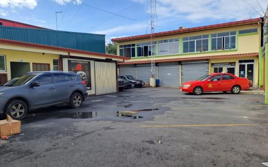 Propiedad con locales comerciales y/o oficinas en Guadalupe, San José, CR. 14 parqueos