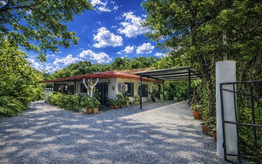 PRICE DROP!!!  Santo Domingo Turnkey Home – Fully Renovated newly painted in white 3-Bedroom Near Playa Sámara Guanacaste | REMAX