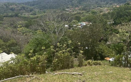 Community with 3758m2 lot and 2 of 7000m2 at $149,000 with views!