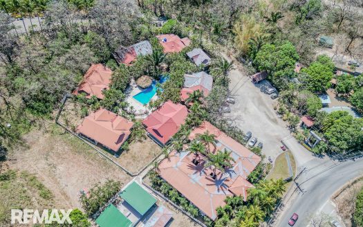 Resort Living- 3 Minutes to Main Guiones