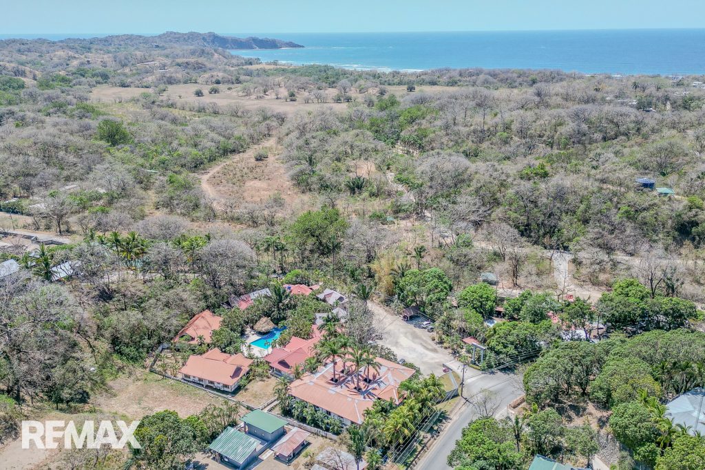 Resort Living- 3 Minutes to Main Guiones