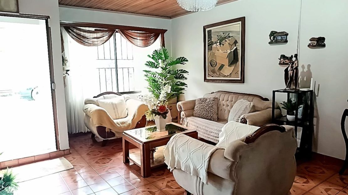 For Sale: 3 Home Property in Poás