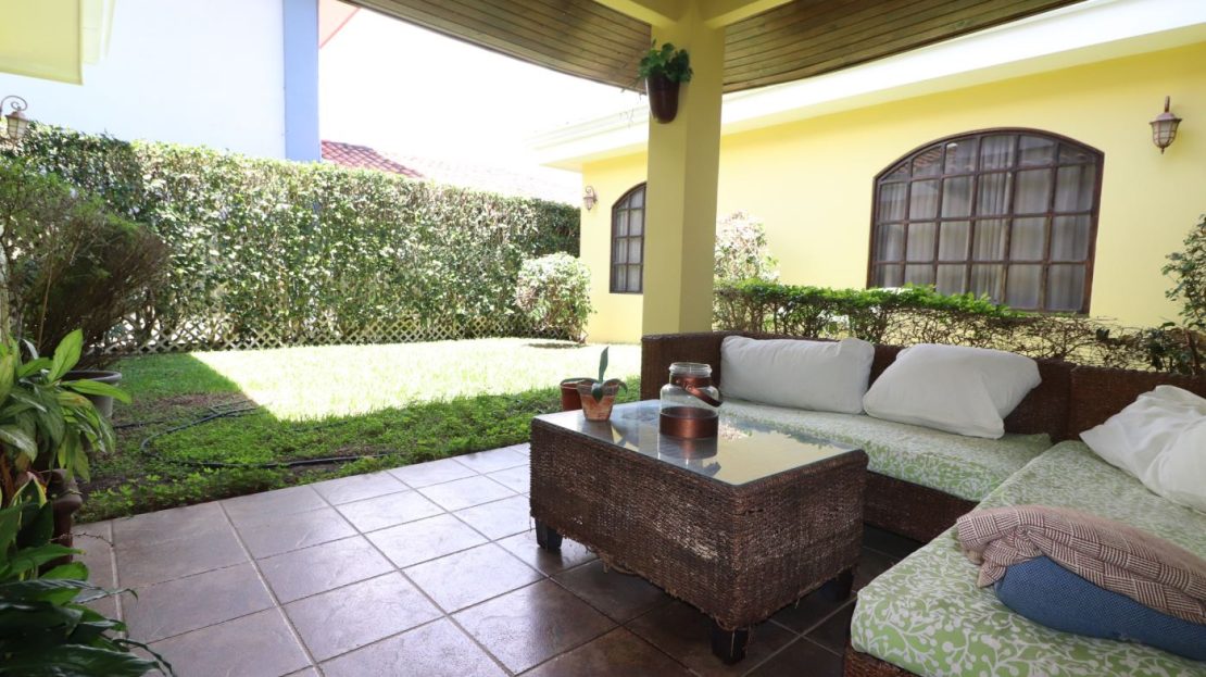 One-Story Home for Sale in Santo Domingo de Heredia