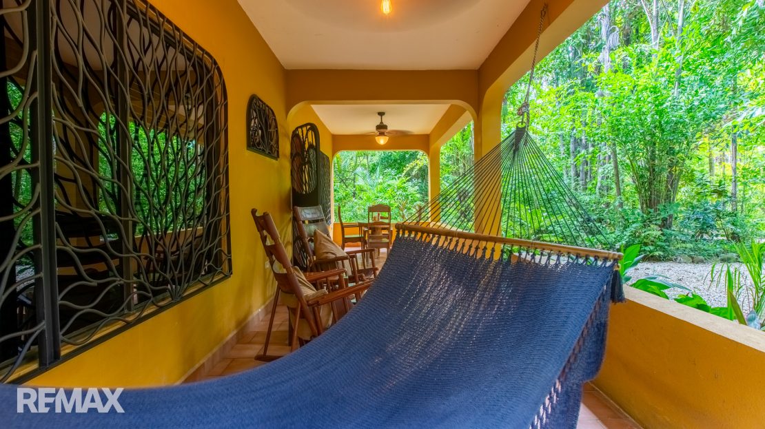 WALKING DISTANCE TO PELADA BEACH Guanacaste | REMAX