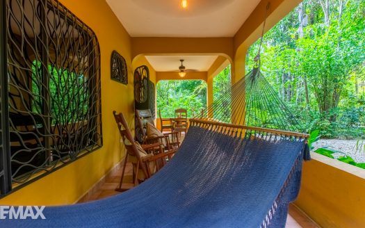 VILLA LAS PALMAS , WALKING DISTANCE TO PELADA BEACH