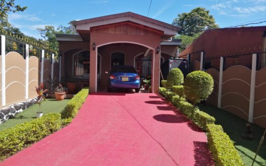 Cozy home with mixed zoning minutes from 27