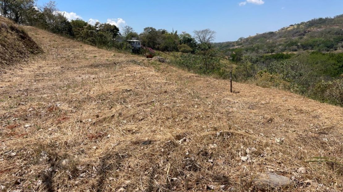 Lot with views of the pacific located 5 minutes from highway 27