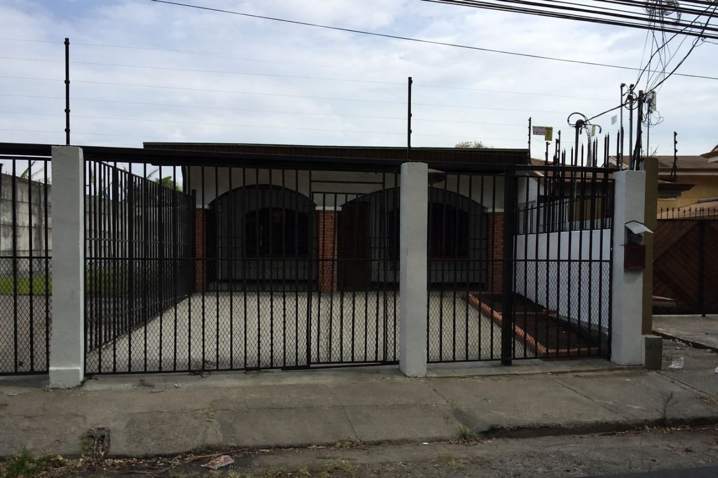LOT WITH HOUSE – MIXED-USE ZONING | HIGH DENSITY