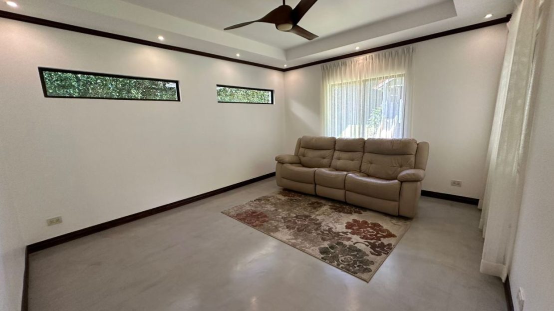 FOR RENT/ Detached Home in Puerta de Hierro