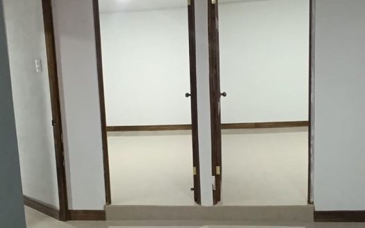 GREAT INVESTMENT OPPORTUNITY IN CARTAGO HOUSE WITH 2 APARTMENTS