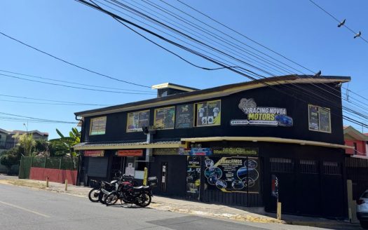 Commercial Property for Sale in Calle Blancos – High Return Investment