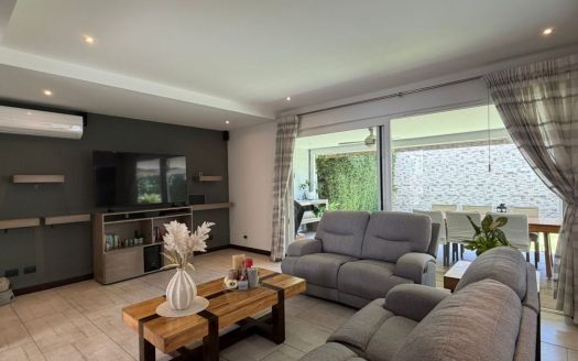 Elegance and Spaciousness in Altos de Guachipelín – Casa Frescura FV