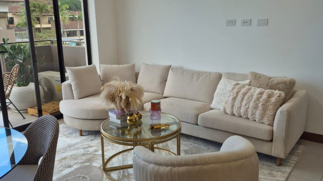 Modern Penthouse-Style Apartment with Double-Height Ceilings and Luxury Amenities in Santa Ana