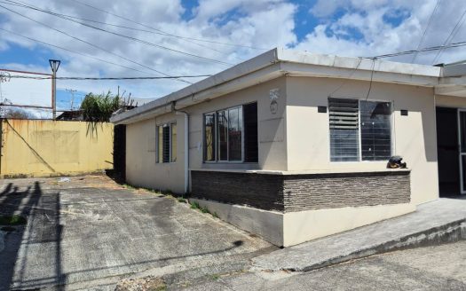 Commercial Property for Rent with Ample Parking – Ideal for Multiple Business Types
