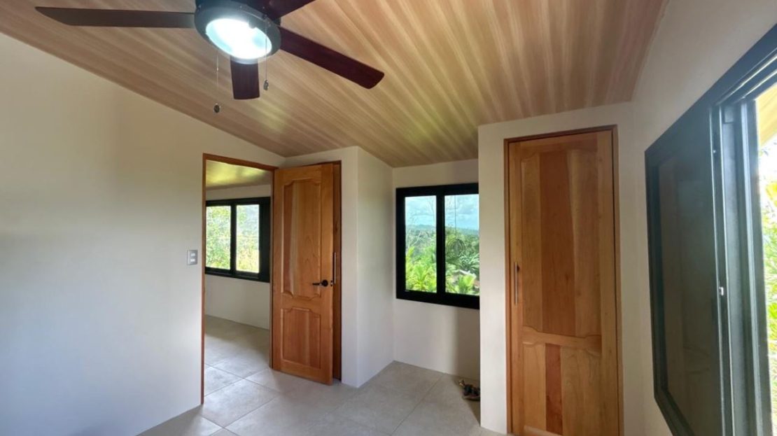 000 SF Workshop in La Tigra Near La Fortuna Costa Rica $ 295