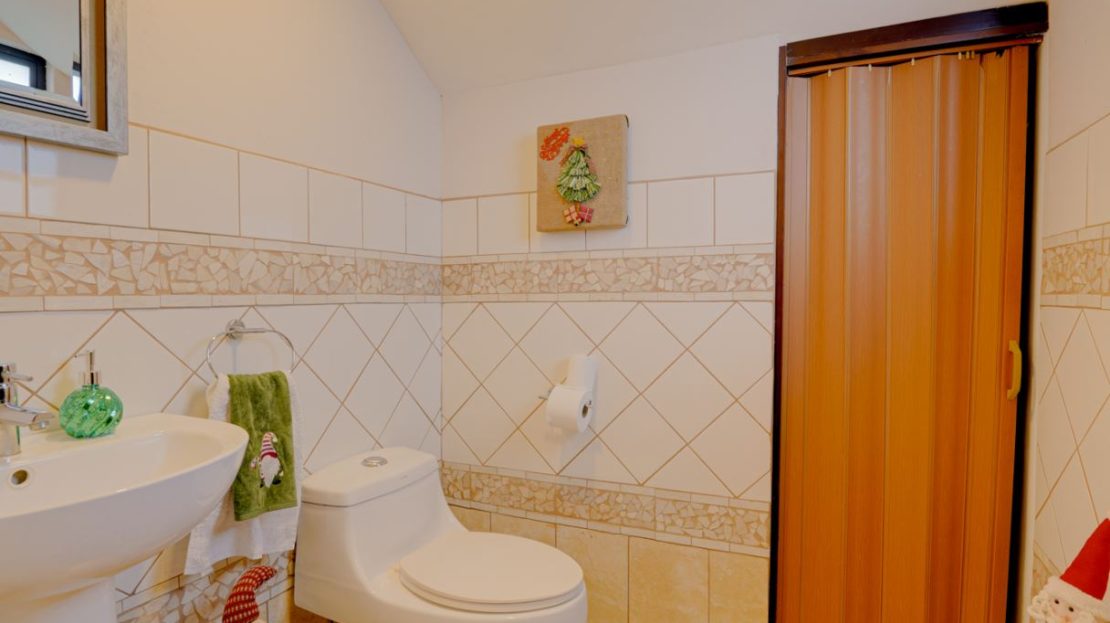 Spectacular Home in Lomas de Ayarco