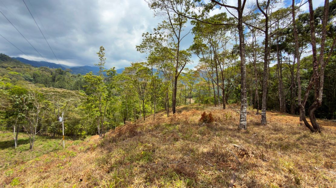 For Sale: Beautiful Mountain 969m2 Residential Lot in Quebradas - CR