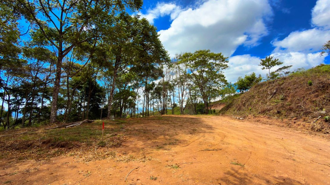 300m2 Residential Lot in Quebradas - CR