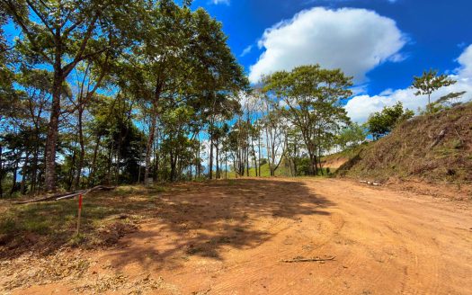 For Sale: Beautiful Mountain 1,300m2 Residential Lot in Quebradas – CR