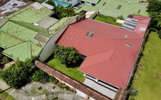 Spacious Property in Curridabat Just 200 Meters from Plaza del Sol – Perfect for Living or Business