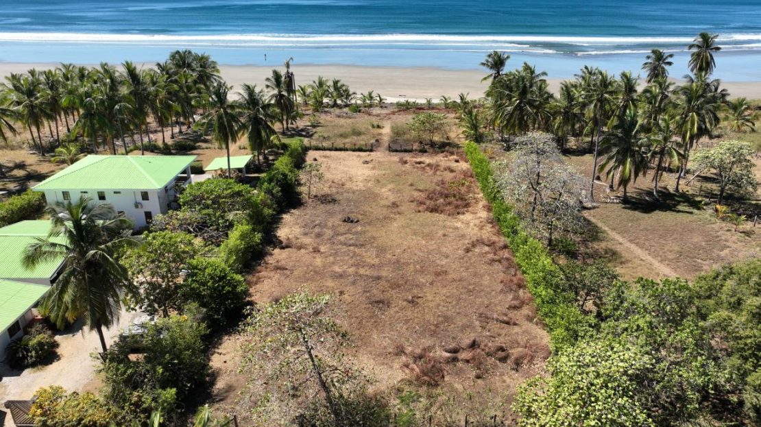 942 m² Oceanfront Property