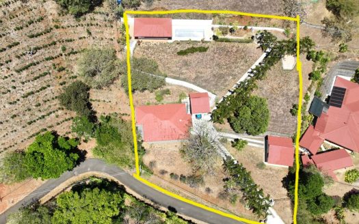 Family compound with enormous views overlooking all of Atenas and beyond