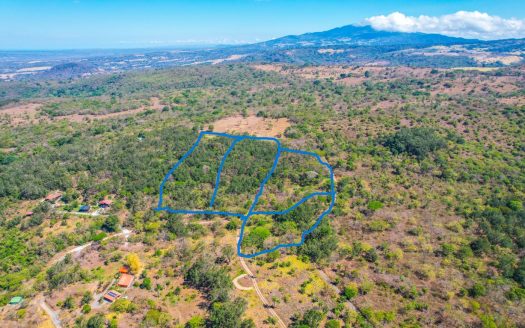 Escape to Nature: Off-Grid Mountain Living in Costa Rica