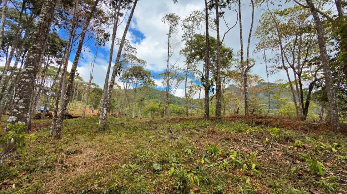 For Sale: Beautiful Mountain 808m2 Residential Lot in Quebradas - CR