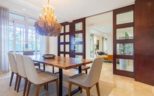 Luxury Furnished Apartment Facing the Country Club in Escazú