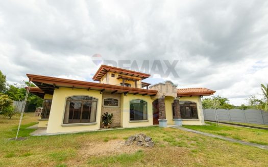 Home in a Private Gated Community with Pool and Spacious Garden