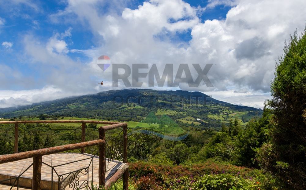 Mountain View Cottage | 2 BR/2 BA | Great Investment Potential | Poasito