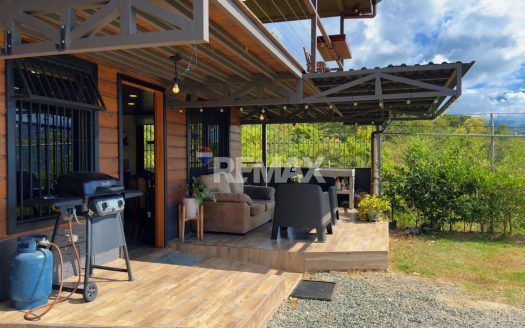 Beautiful House for Sale in the Quiet Area of Miravalles