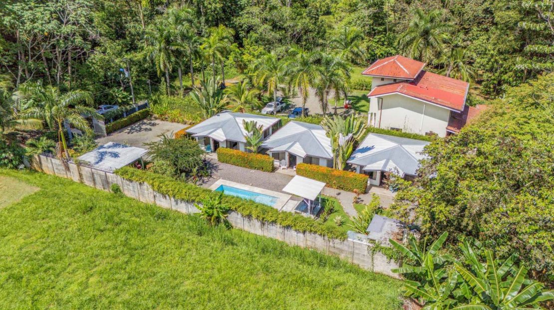 A wonderful mini-resort – with 3 spacious & air-conditioned cabins